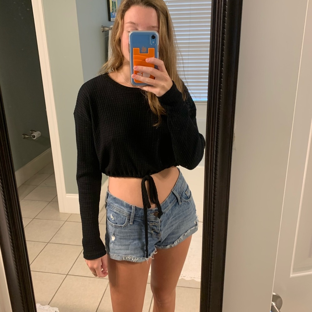 Vestique crop top sweater